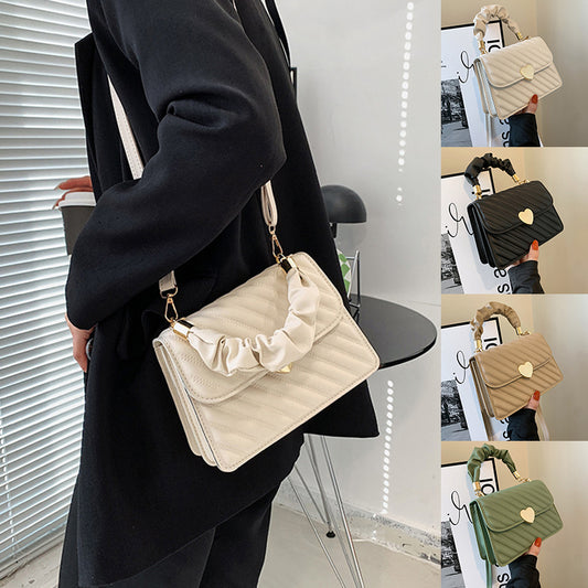 Fashion Chain Shoulder Bags With Love Metal Design